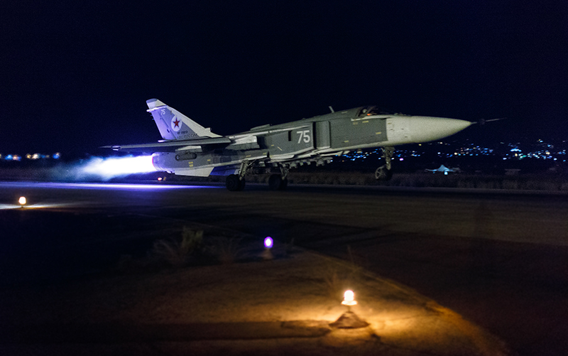 Illustration for article titled Intense Night Shots Show Russian Jets Blasting Out Of Syrian Base